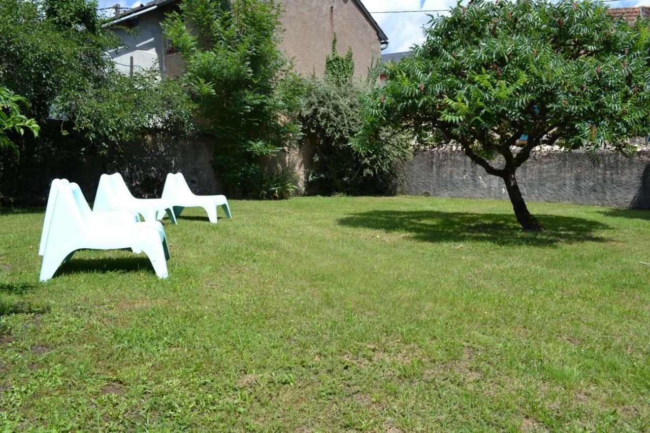 Appartement Passe Partout Lucenay-l'Eveque Exterior foto